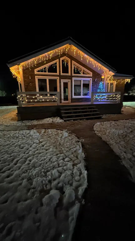 Уютный современный дом с террасой и банным чаном на участке 17 соток