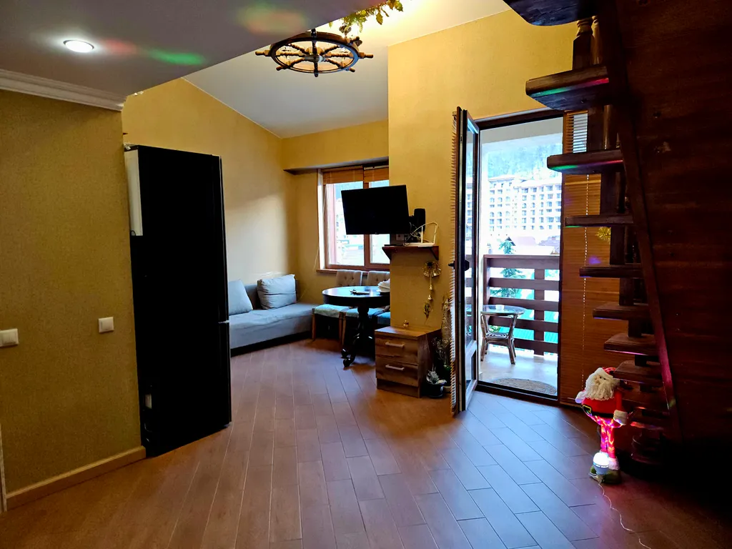 2х-уровневый апартамент, балкон с видом на горы