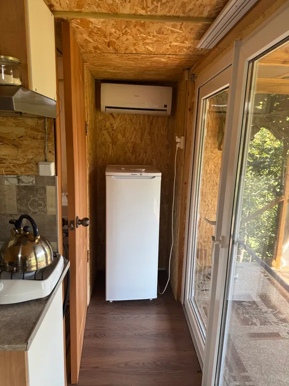 Деревенский домик с видом на горы