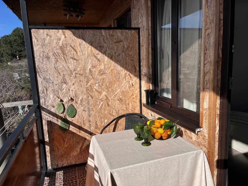 Дом на скалах с видом на море