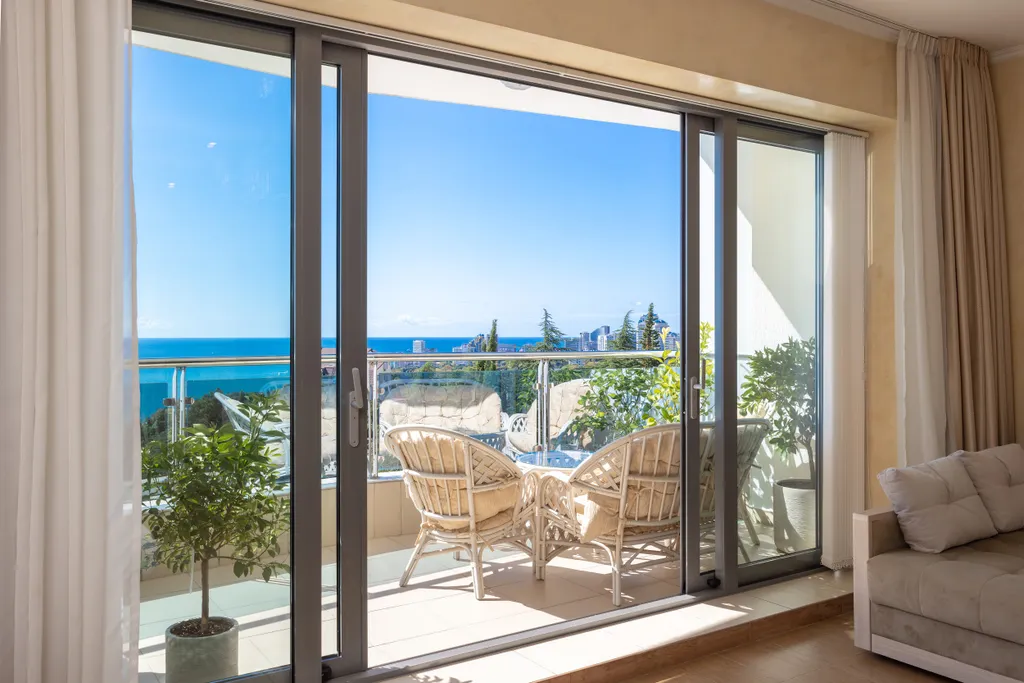 Квартира с бассейном и видом на море