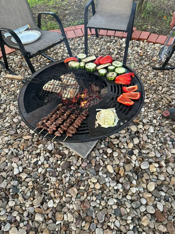 Два новых дома на большом участке с лесом