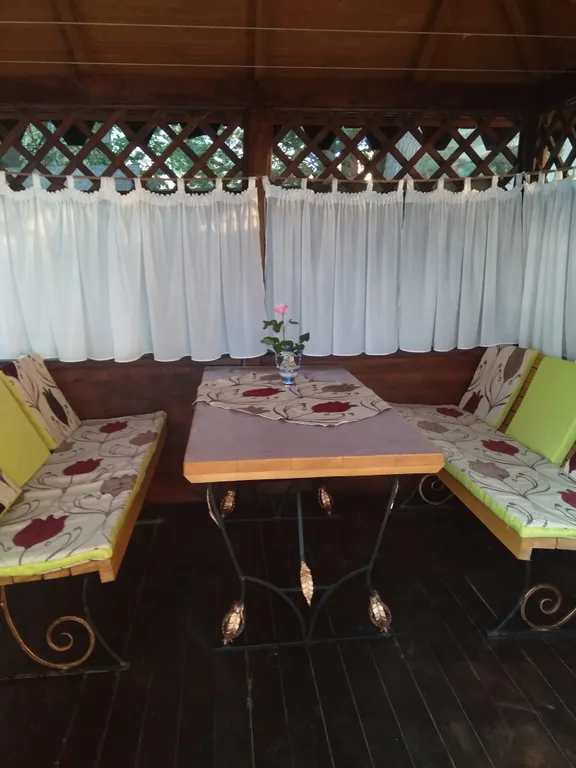 Уютная квартира со своим двориком и стоянкой