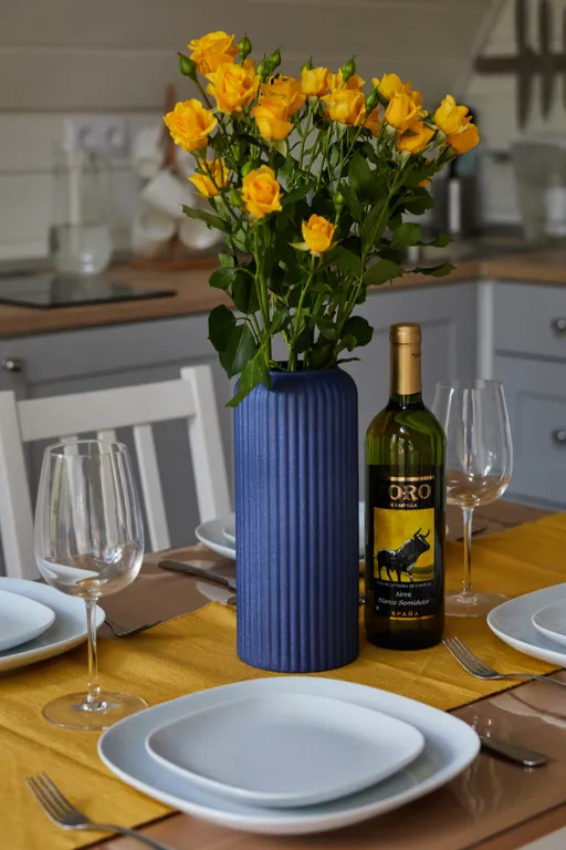 Современный дом в сосновом лесу