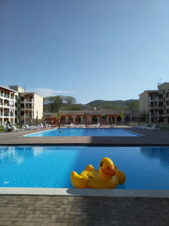 Студия комфорт с видом на горы и бассейнами во дворе