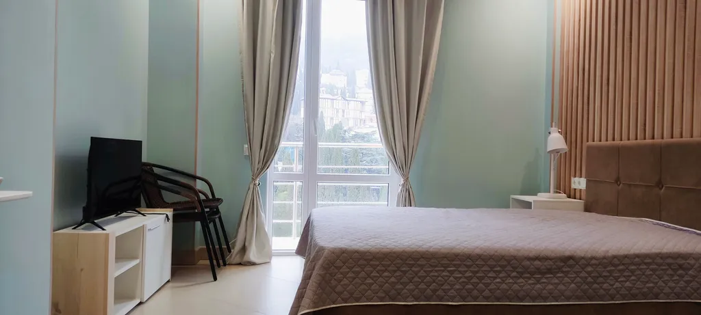 Большая студия с видом на гору Ай-Петри