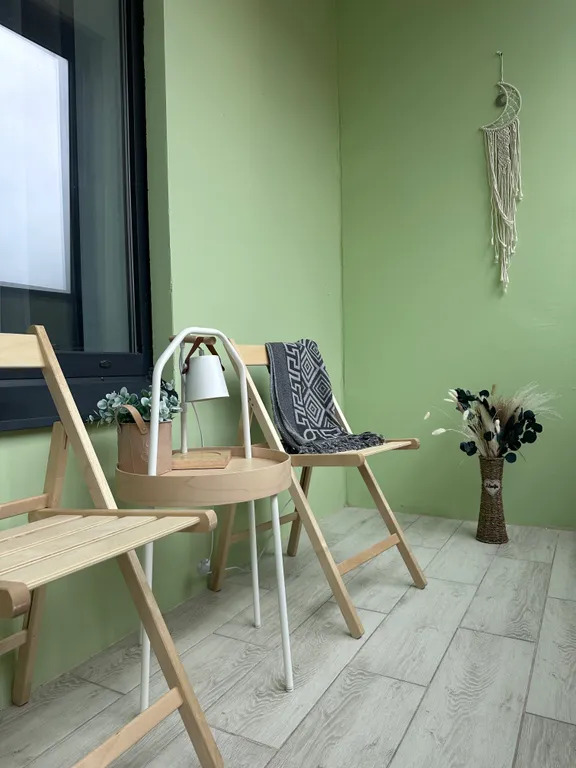 Thursday's apartment