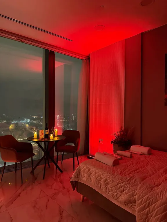 Апартамент с джакузи у окна