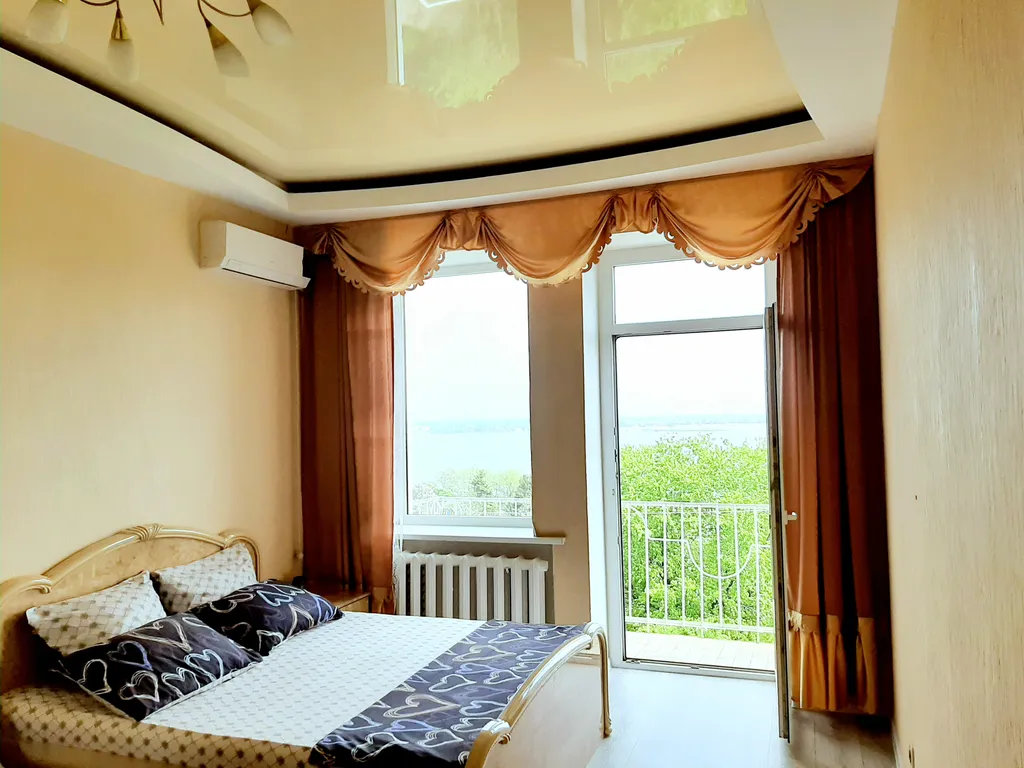 Квартира Видовая квартира с балконом над Волгой, центральной набережной и парком — Волгоград