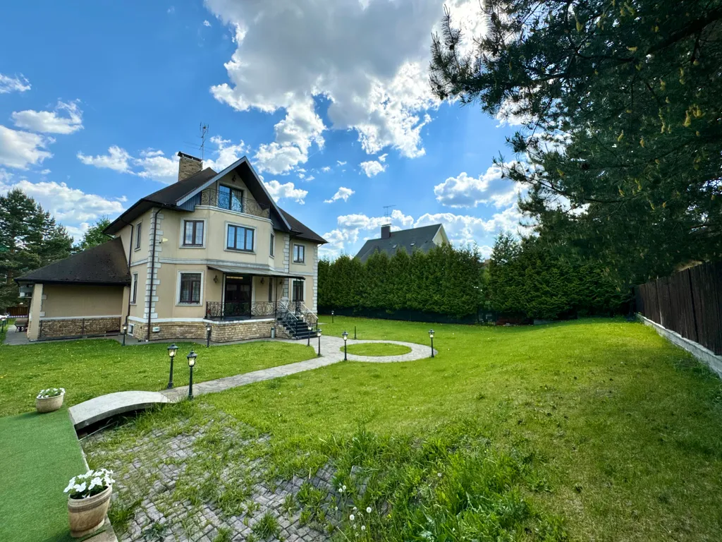 Элитный коттедж с бассейном