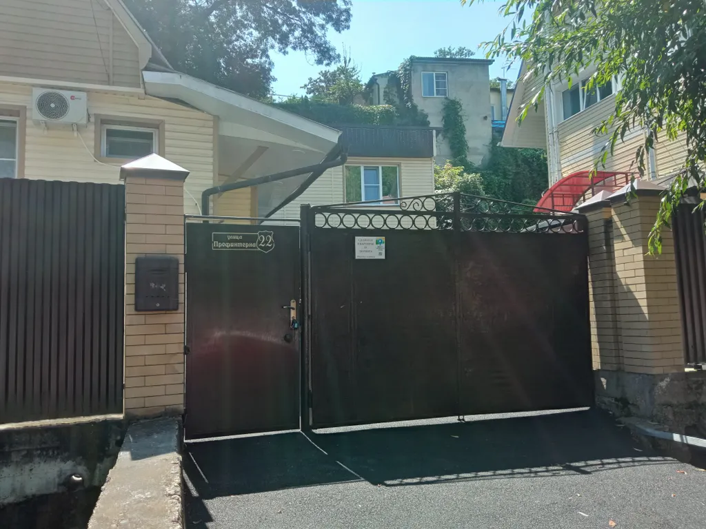 Небольшая квартира на двоих с видом на гору Сосновку, парк, парковка