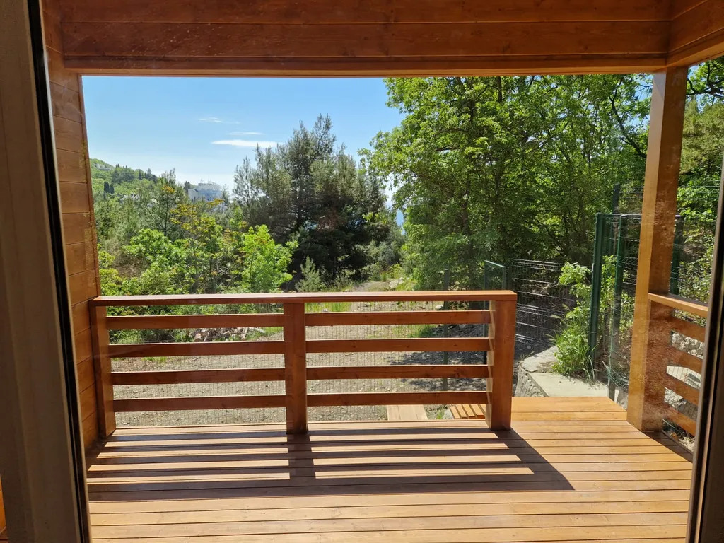 Домик в тихом месте у моря