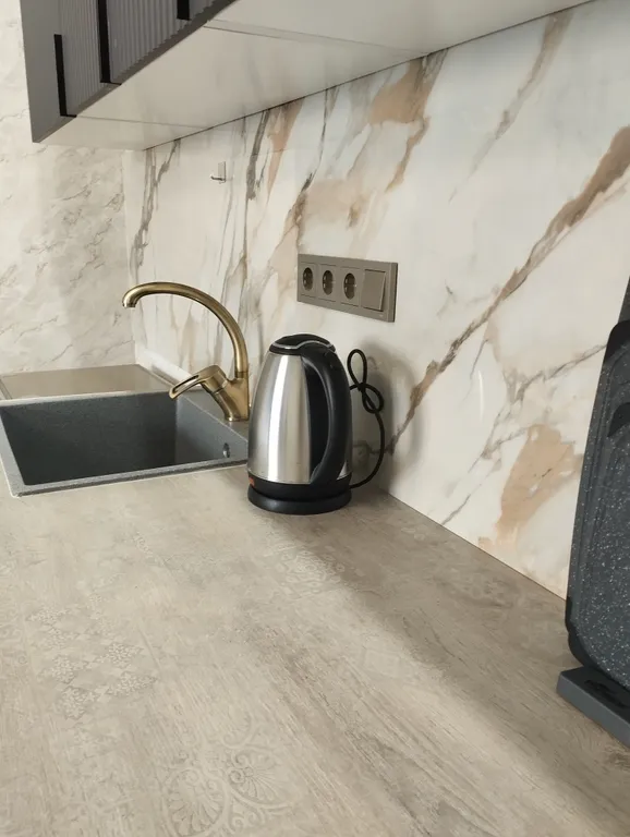 Новая квартира с хорошим ремонтом . Метро Котельники рядом.