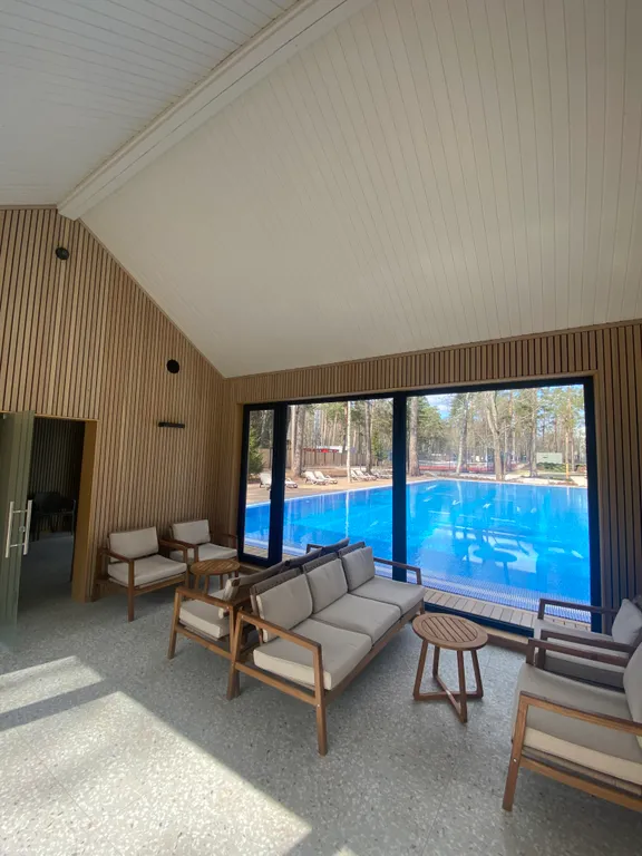 Студия с лоджией на заливе в комплексе с подогреваемым бассейном