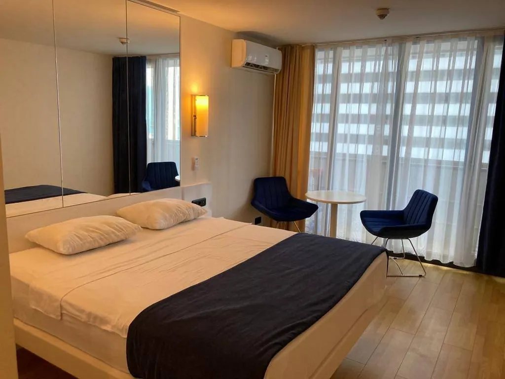 Апартаменты на первой береговой линии в апарт-отеле orbi city