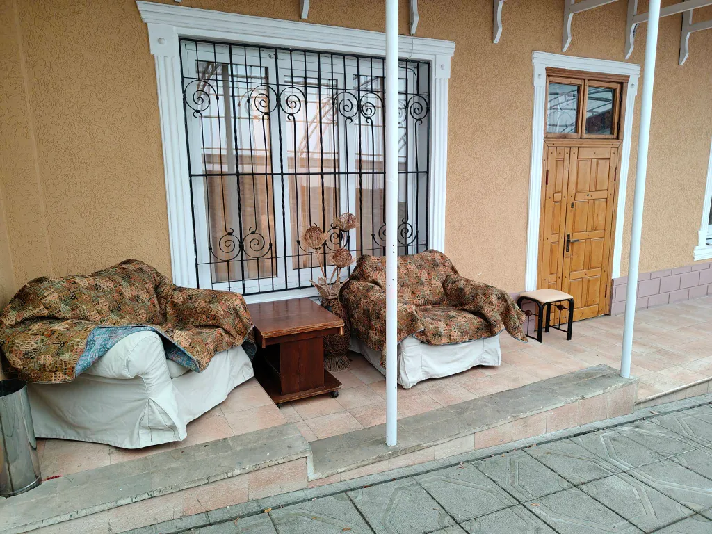 Частный дом с беседкой