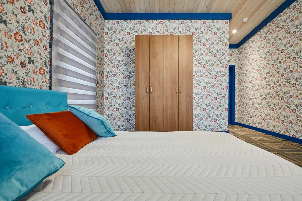 Большой коттедж с 5 спальнями, камином и террасой, Василек