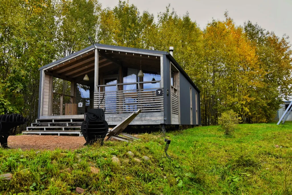 Коттедж с камином и большой террасой