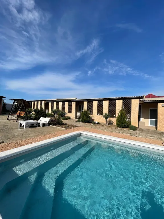 Квартира Уютный номер с бассейном и зоной отдыха — аренда посуточно в Оленевка