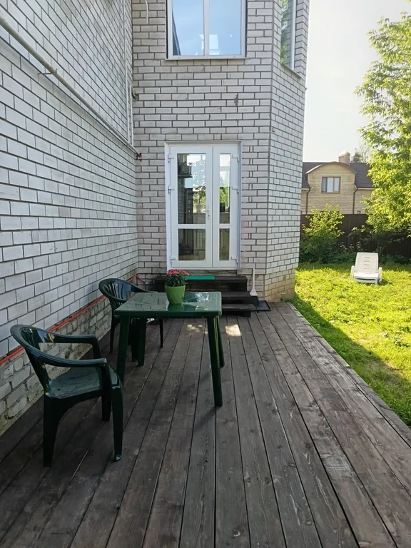 Часть жилого дома с отдельным собственным двориком