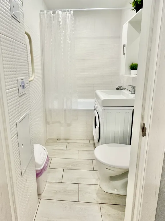 Новая студия с просторной парковкой