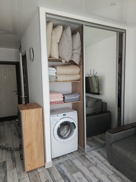 Студия с панорамным окном в Сириусе