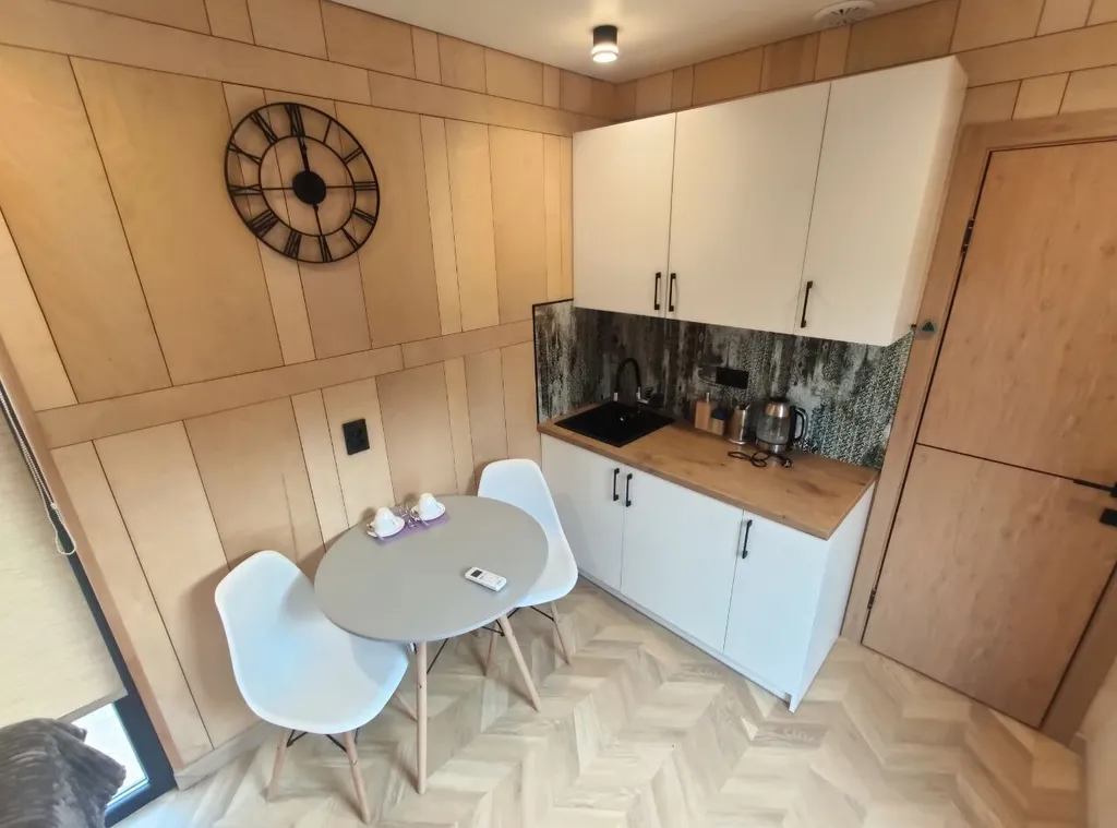 Номер у озера 6