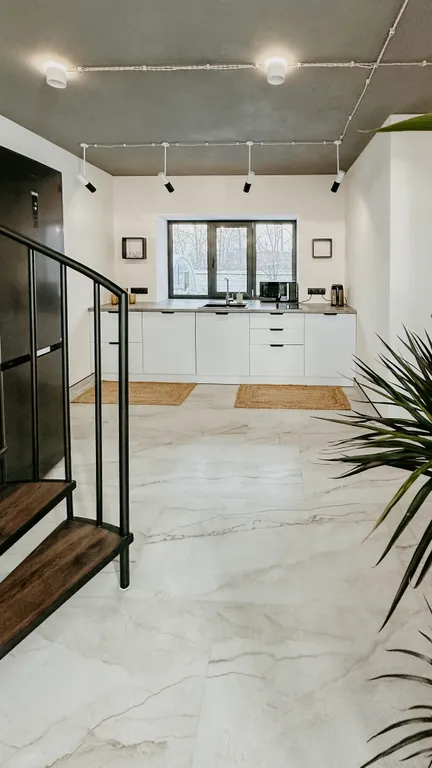 Новый дом с подогреваемым бассейном и сауной