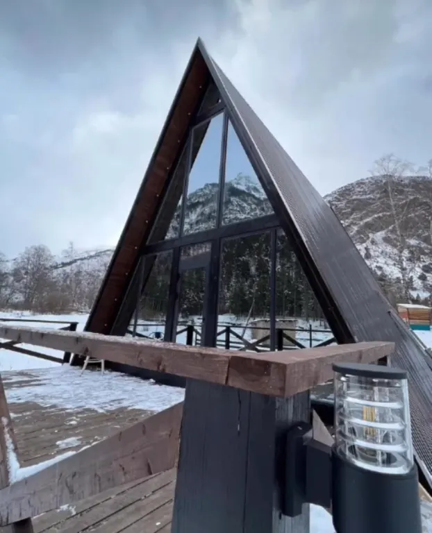 Треугольный дом River House