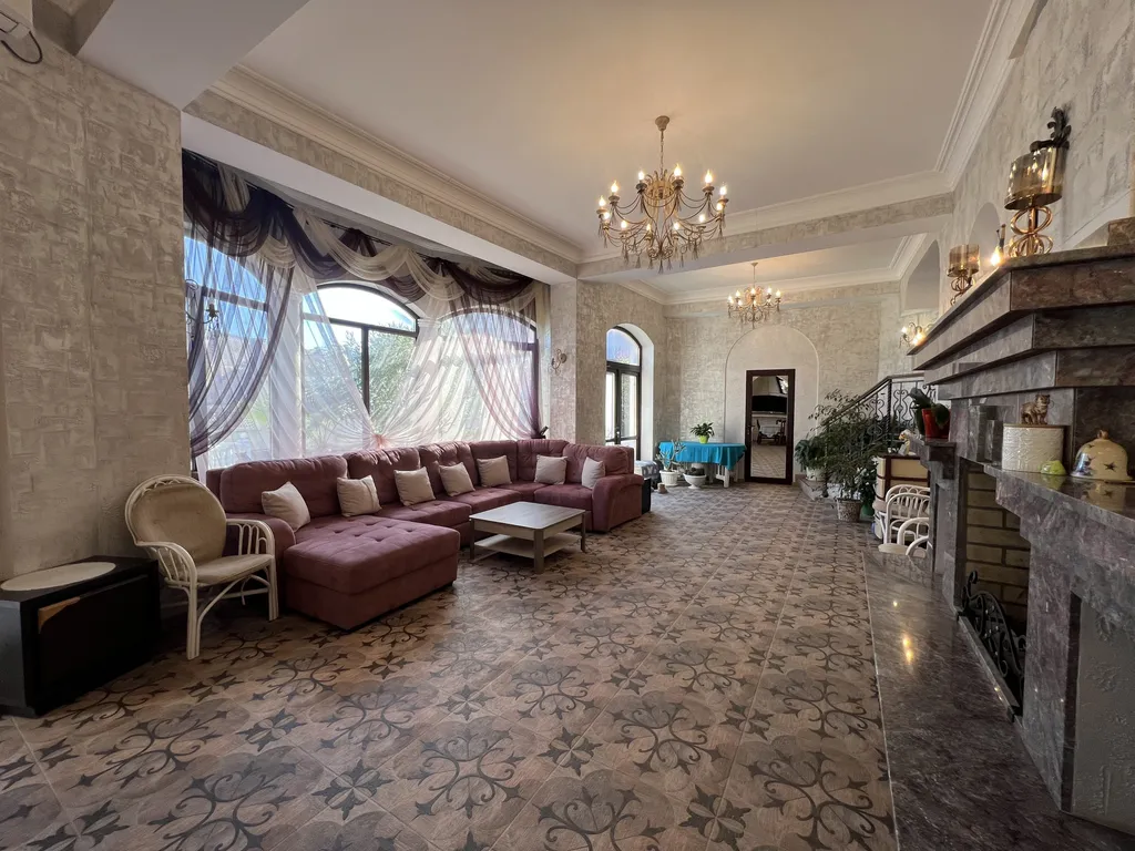 Дом в 5 минутах от набережной Ялты с бассейном и сауной