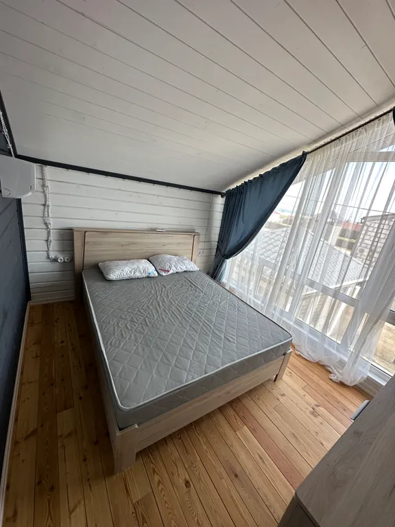 Уютный брусовый дом на берегу