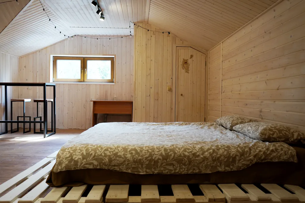 Большой дом с сауной на берегу реки Тулома с собственной территорией