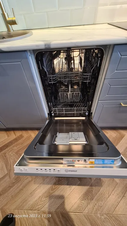 Студия с панорамным видом и джакузи в стиле неоклассика