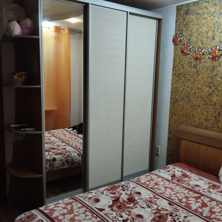 Уютная комната в трёхкомнатной квартире