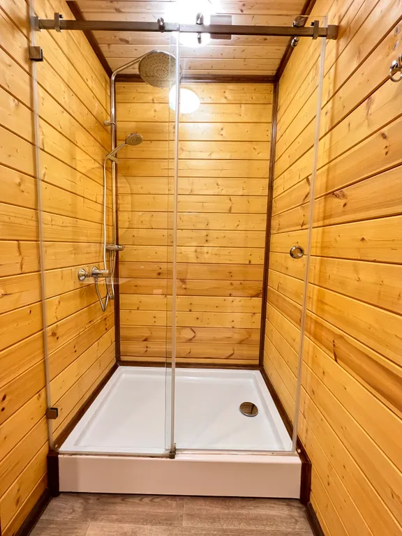 Дом на берегу речки