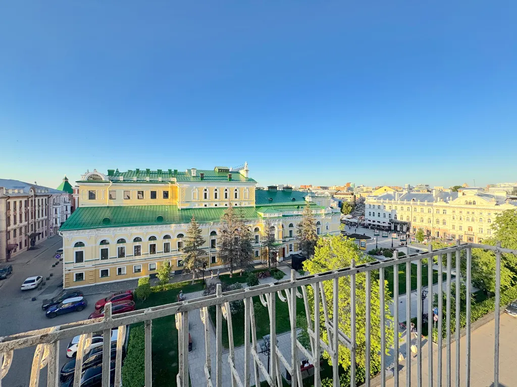 Квартира Квартира у Кремля с балконом и видом на пешеходную Покровскую и театр — Нижний Новгород