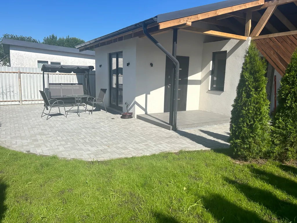 Домик в малине у моря