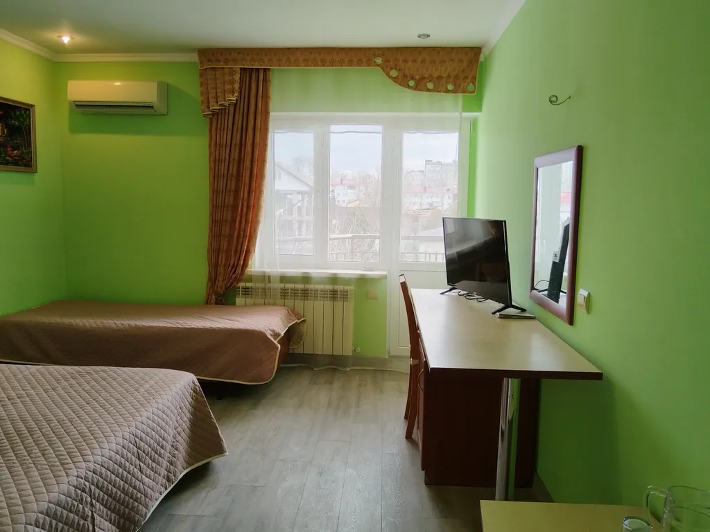 Квартира Квартира Четырехместный номер в гостевом доме Легенда с бассейном. — Анапа