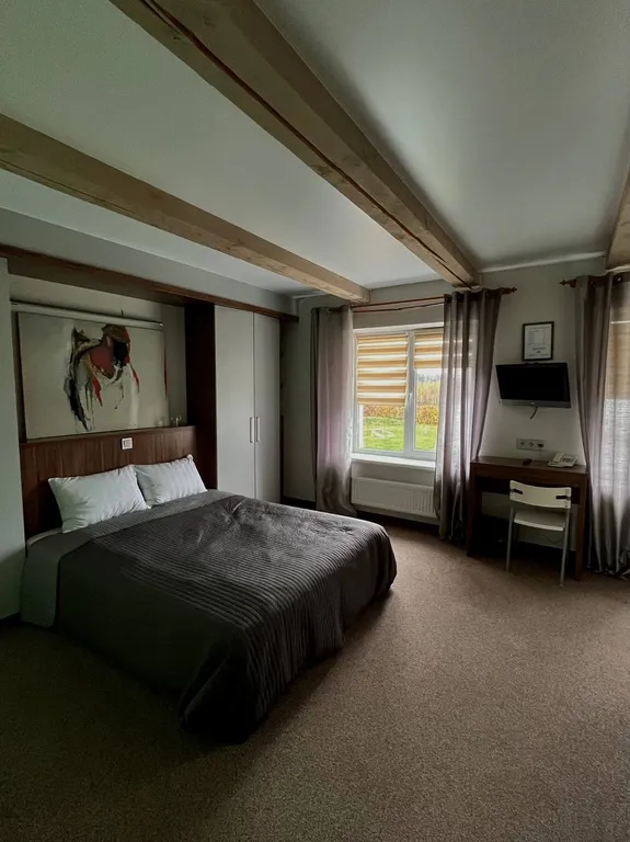 Усадьба Силичи с видом на гору