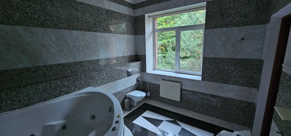 Большой дом в тихом КП