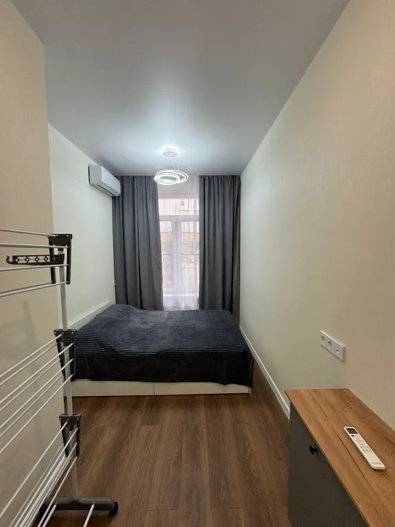 Уютная новая квартира с дизайнерским ремонтом с изолированной спальней