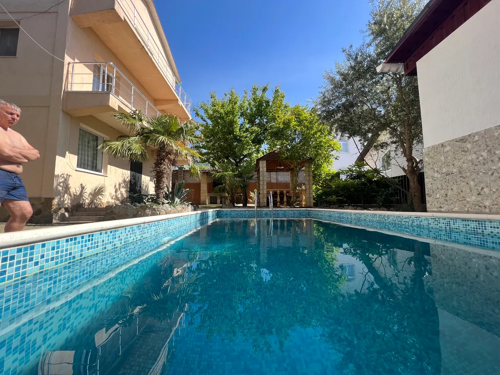 Дом с бассейном и баней