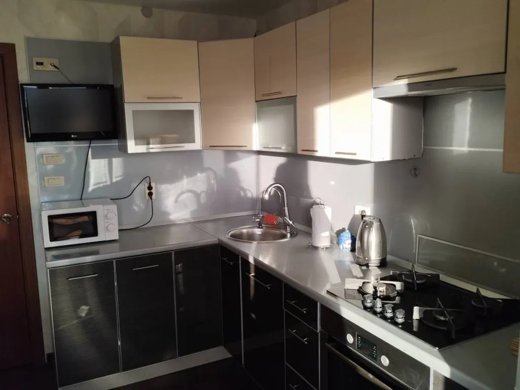 На Ленинградской у Золотого Ключика