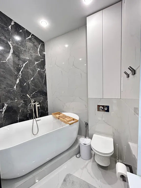 Евротрешка вблизи megasilkway и expo