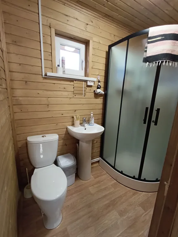 Дом на берегу пруда для шести человек