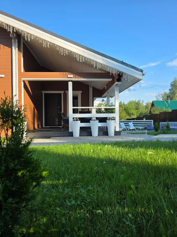 Villavgosti новый дом для отдыха с современным интерьером