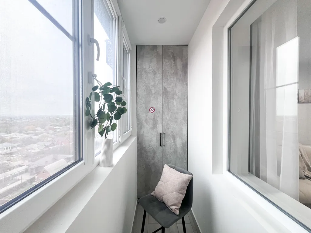 Прекрасная студия с лоджией