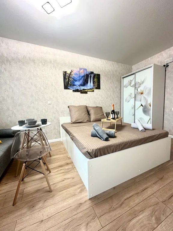 Студия с дизайнерским ремонтом