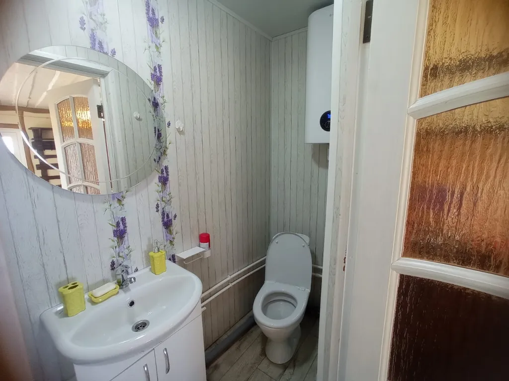 Загородный дом с видом на озеро