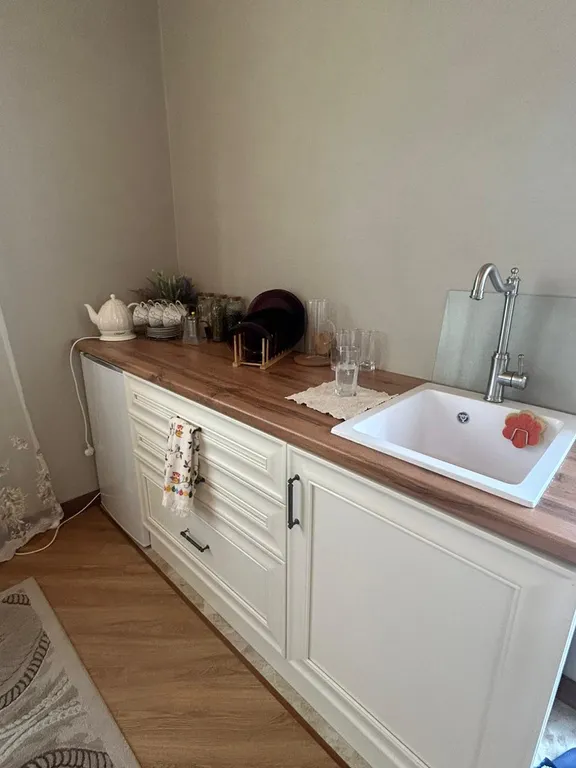 Новый уютный домик в сельской местности из двух комнат для отдыха